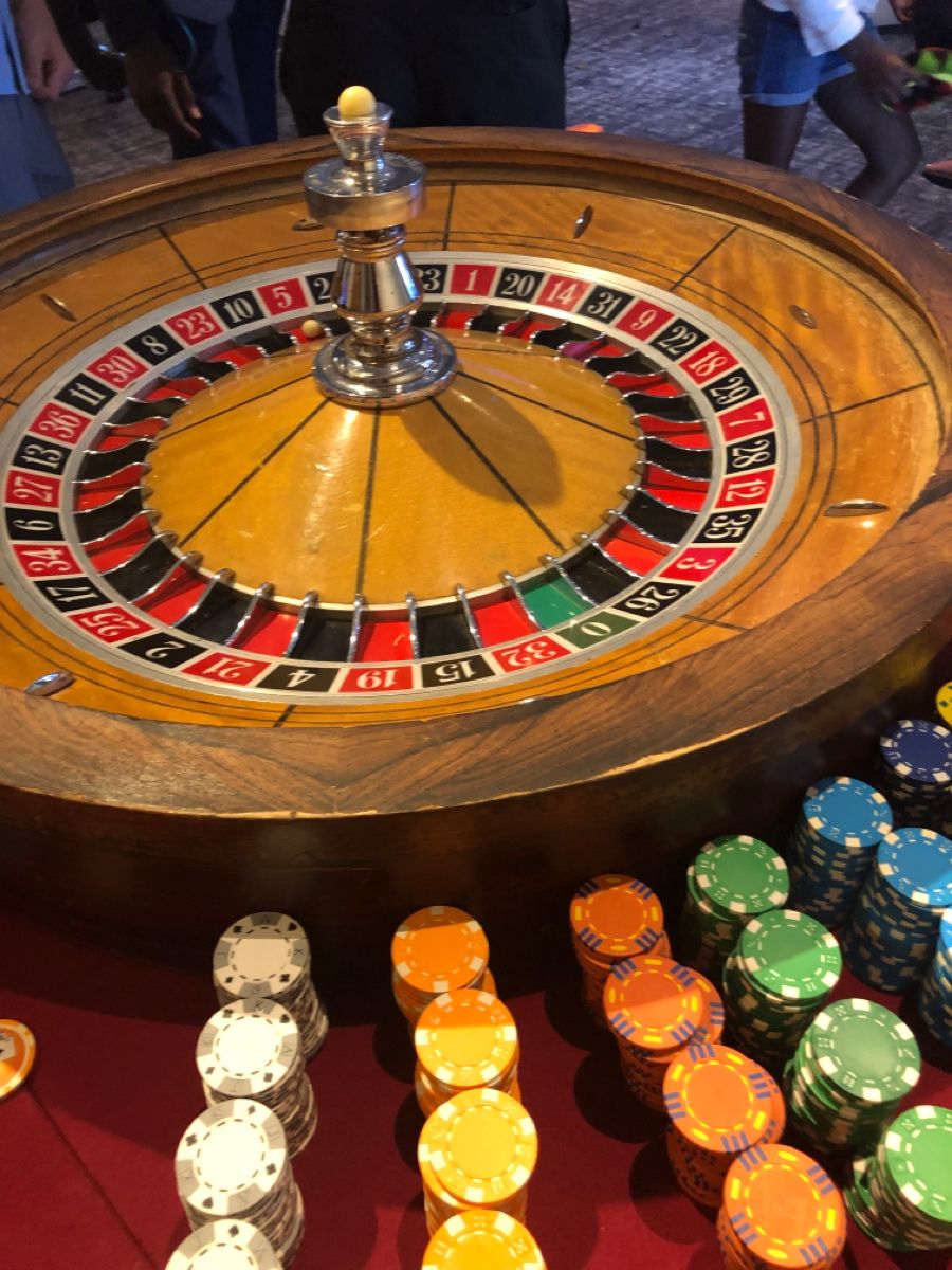 Casino Airport کھلاڑیوں کے لیے لائیو کیسینو سیکشن